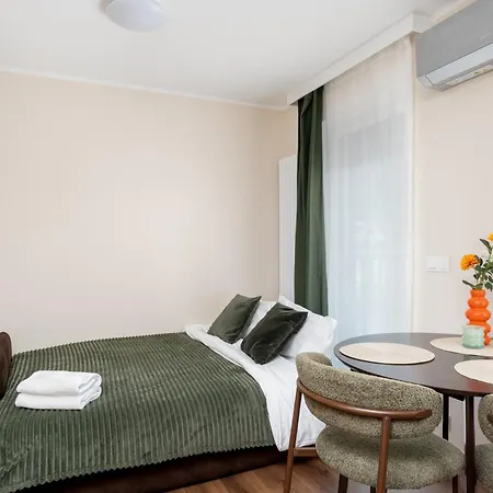 Apartment Rondo Matecznego Signature By Bookinghost *